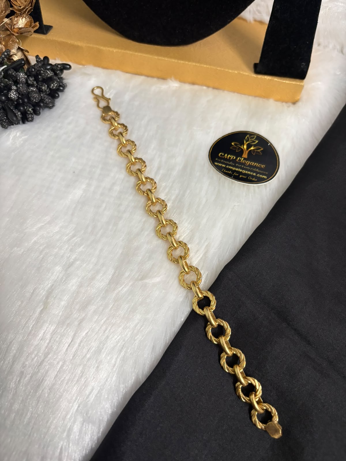 Thick Impon Circle Bracelet – CMP261157