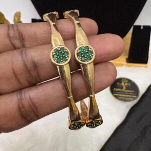 Impon/Panchalogha Diamond-Cut 7 Green Stone Bangle | CMP261274