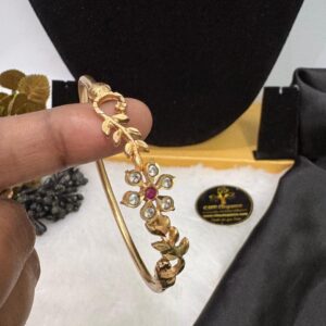 Impon/Panchalogha Unpolished Leaf & Stone Flower Design Kada – CMP261288