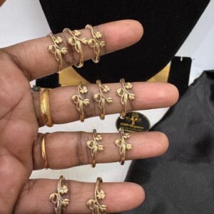 Impon/Panchalogha Leaf with Flower Finger Ring – CMP261293