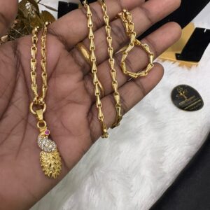 Peacock Forming Dollar with Micro Fenugreek Chain – CMP261359